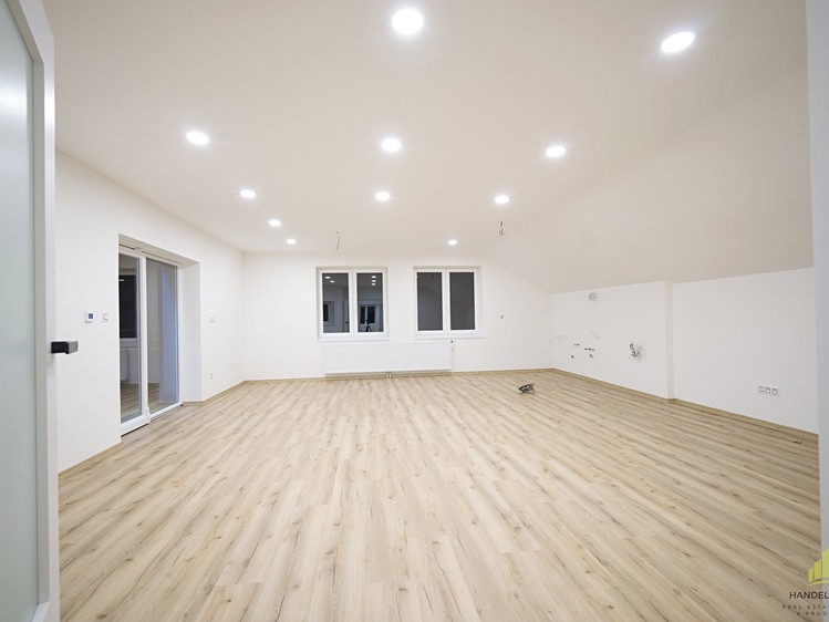 Prodej rodinného domu 284 m², pozemek 826 m² - foto 5