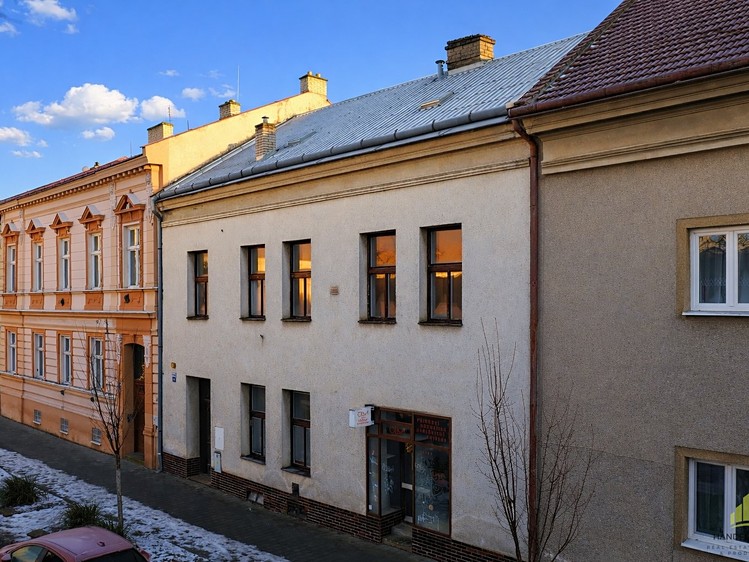 Prodej rodinného domu 340 m², pozemek 932 m² - foto 1