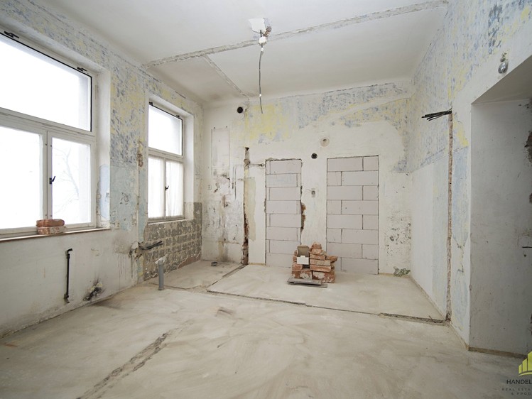 Prodej rodinného domu 340 m², pozemek 932 m² - foto 4