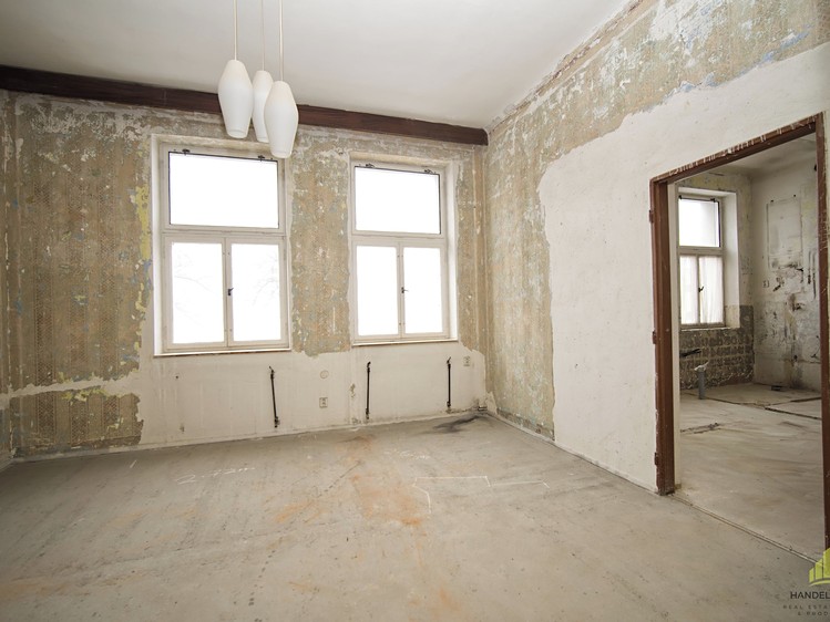 Prodej rodinného domu 340 m², pozemek 932 m² - foto 3