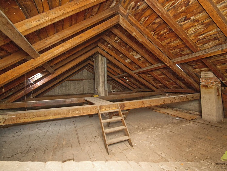 Prodej rodinného domu 340 m², pozemek 932 m² - foto 7