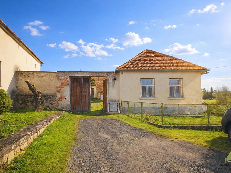 Prodej rodinného domu 139 m², pozemek 1 344 m² - foto 1