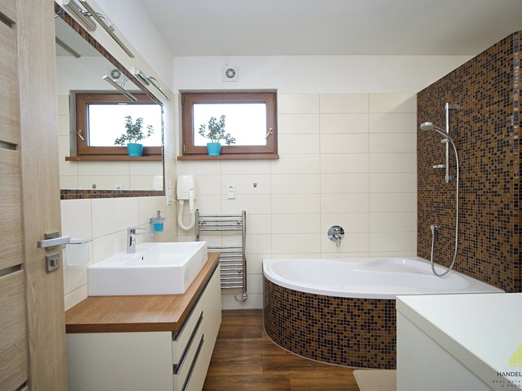 Prodej rodinného domu 139 m², pozemek 4 200 m² - foto 8