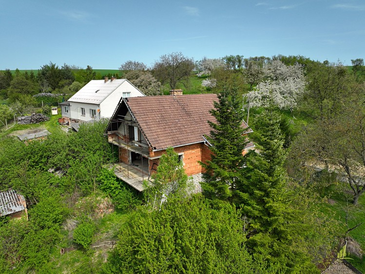 Prodej rodinného domu 186 m², pozemek 754 m² - foto 2