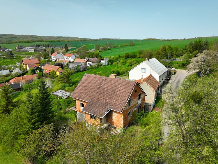 Prodej rodinného domu 186 m², pozemek 754 m² - foto 1