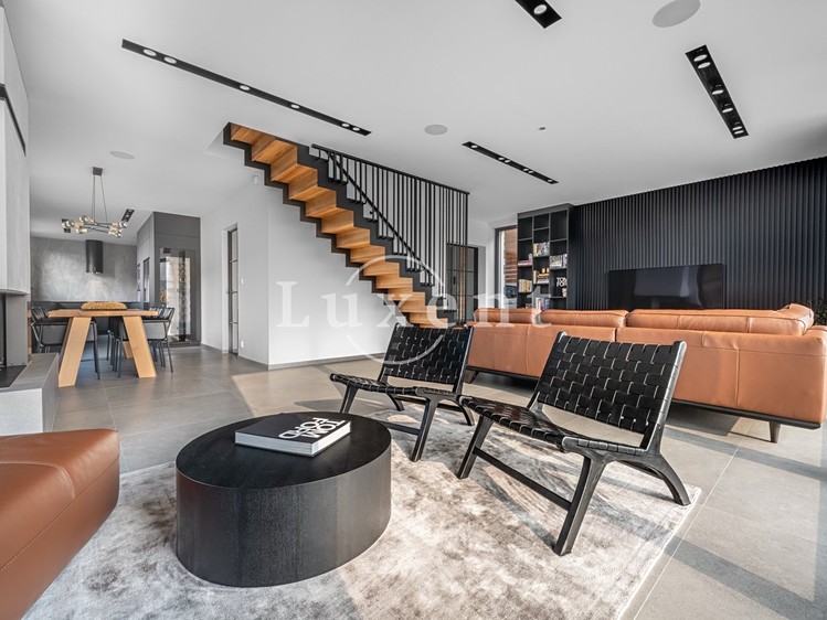 Prodej rodinného domu 297 m², pozemek 922 m² - foto 6