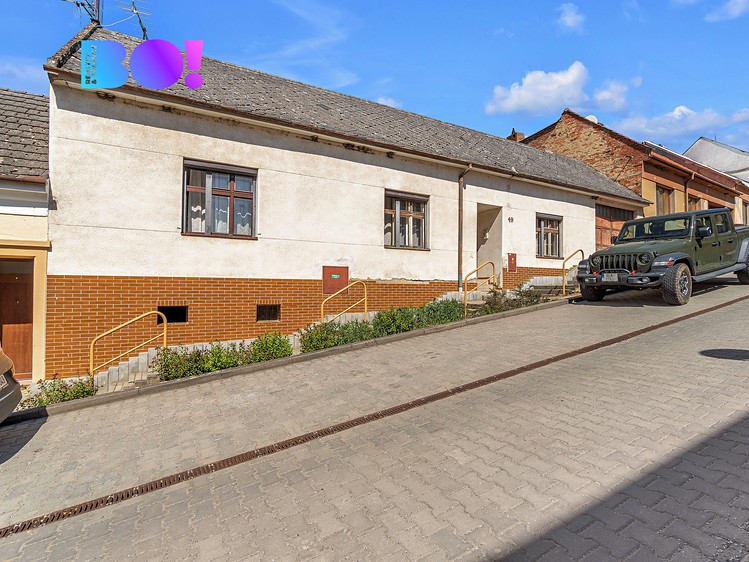 Prodej rodinného domu 184 m², pozemek 1 324 m² - foto 1