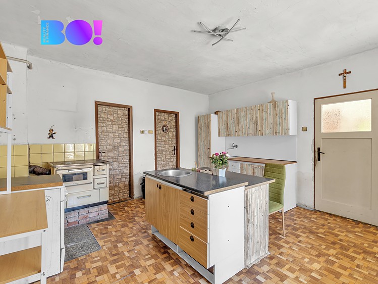 Prodej rodinného domu 184 m², pozemek 1 324 m² - foto 5