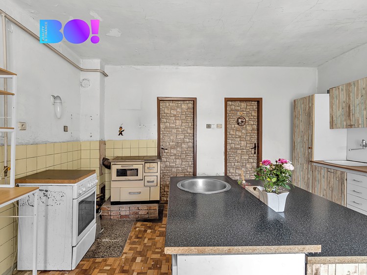 Prodej rodinného domu 184 m², pozemek 1 324 m² - foto 6