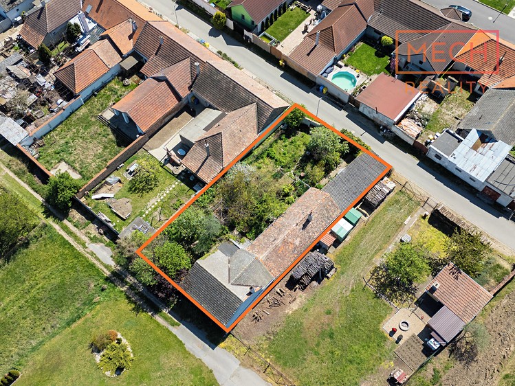 Prodej rodinného domu 181 m², pozemek 650 m² - foto 2