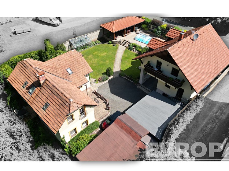 Prodej vícegeneračního domu 140 m², pozemek 1 039 m² - foto 2
