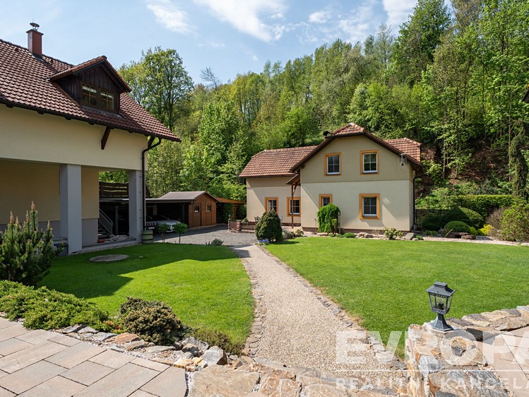 Prodej vícegeneračního domu 140 m², pozemek 1 039 m² - foto 4