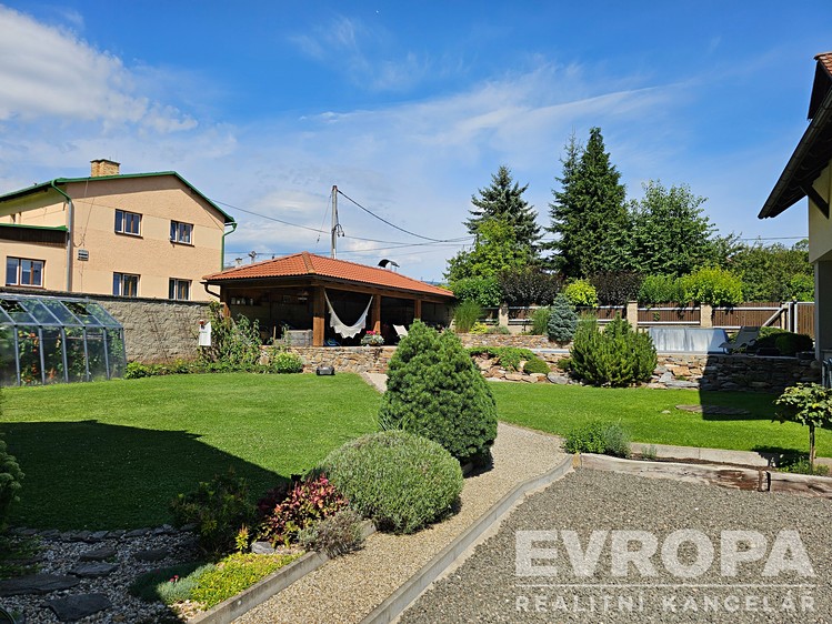 Prodej vícegeneračního domu 140 m², pozemek 1 039 m² - foto 7