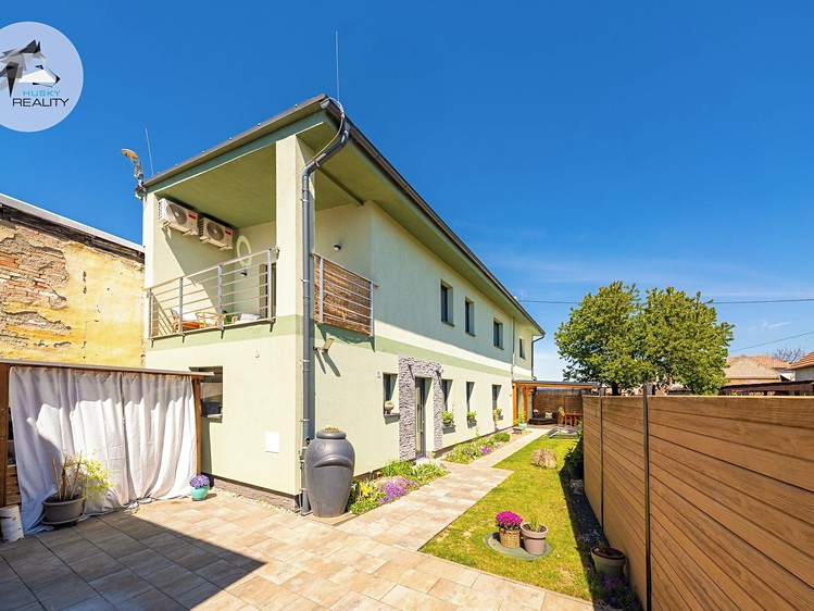 Prodej rodinného domu 139 m², pozemek 220 m² - foto 1