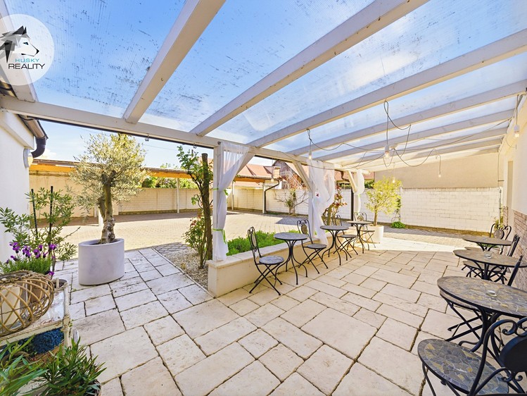 Prodej rodinného domu 319 m², pozemek 434 m² - foto 8