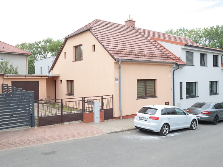 Prodej rodinného domu 93 m², pozemek 154 m² - foto 1