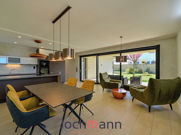 Prodej rodinného domu 111 m², pozemek 579 m² - foto 2