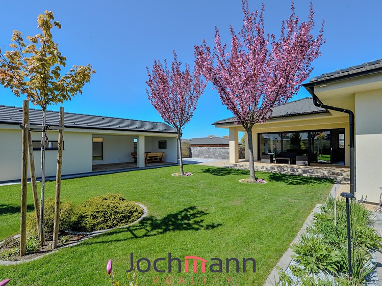 Prodej rodinného domu 111 m², pozemek 579 m² - foto 1
