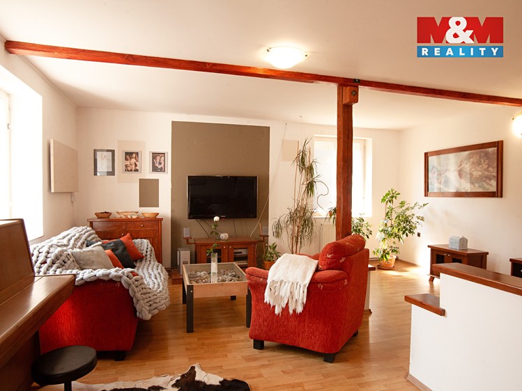 Prodej rodinného domu 340 m², pozemek 2 174 m² - foto 8