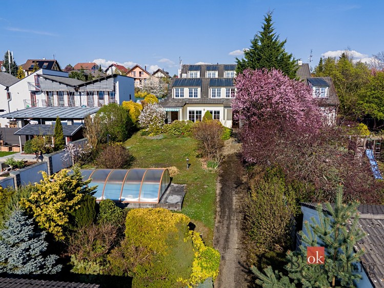 Prodej rodinného domu 230 m², pozemek 1 214 m² - foto 2