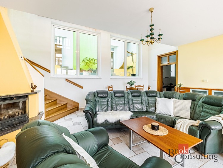 Prodej rodinného domu 230 m², pozemek 1 214 m² - foto 8