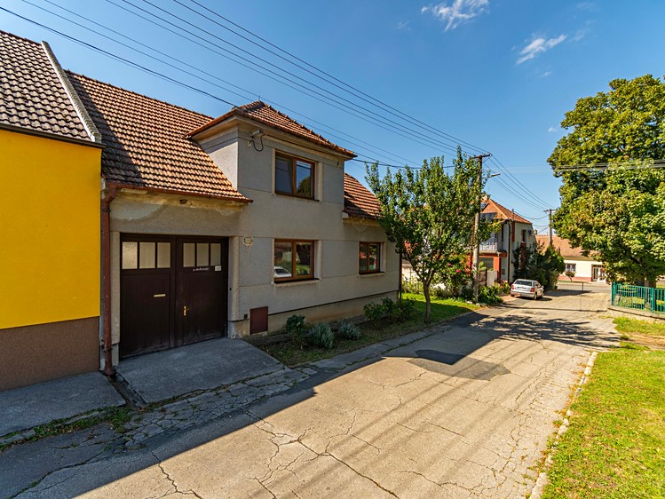 Prodej rodinného domu 154 m², pozemek 519 m² - foto 1