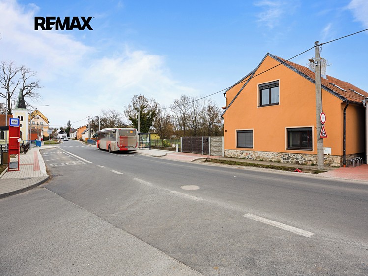 Prodej rodinného domu 240 m², pozemek 438 m² - foto 1