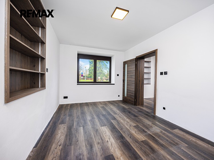 Prodej rodinného domu 240 m², pozemek 438 m² - foto 6