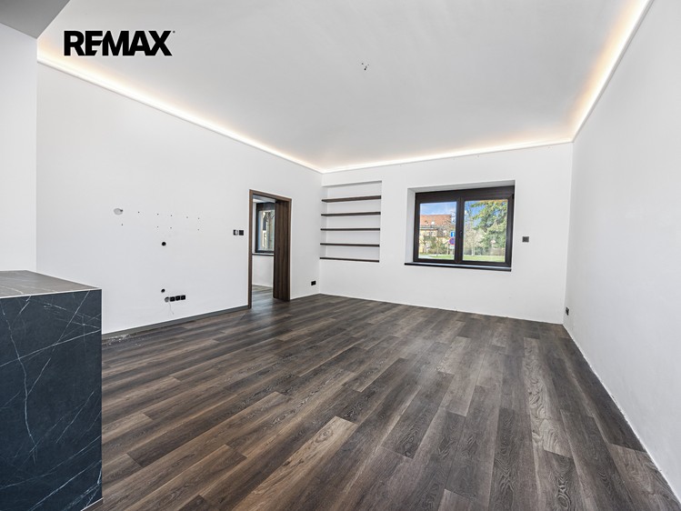Prodej rodinného domu 240 m², pozemek 438 m² - foto 8