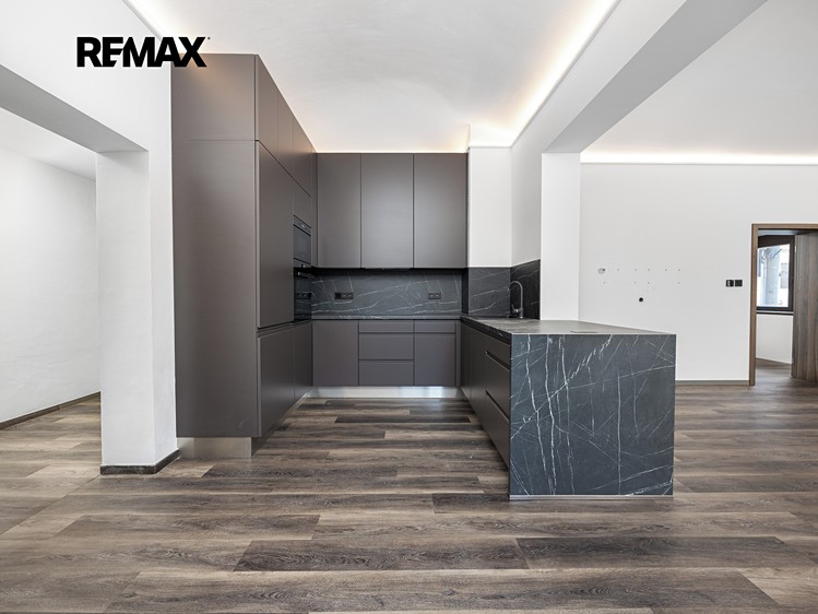 Prodej rodinného domu 240 m², pozemek 438 m² - foto 5