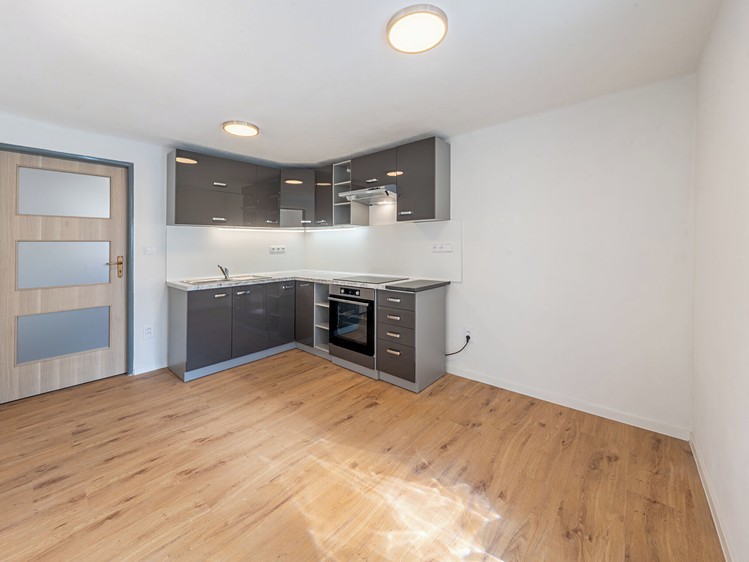 Prodej rodinného domu 140 m², pozemek 757 m² - foto 2