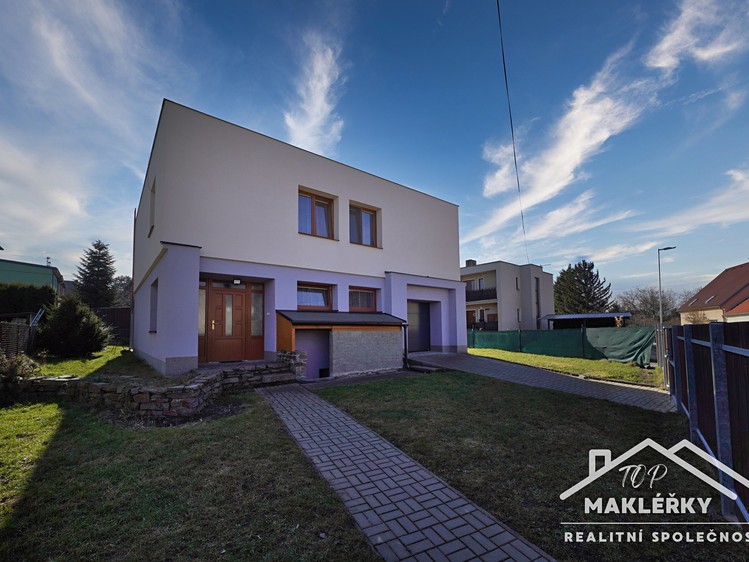 Prodej rodinného domu 186 m², pozemek 568 m² - foto 2