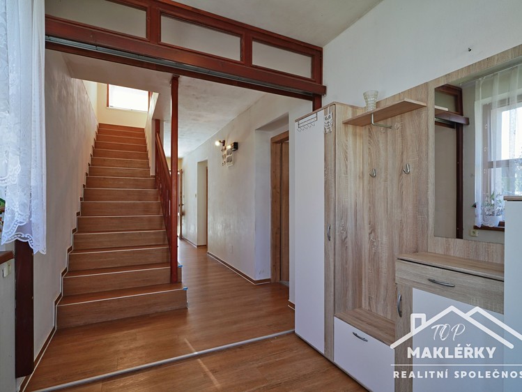 Prodej rodinného domu 186 m², pozemek 568 m² - foto 7