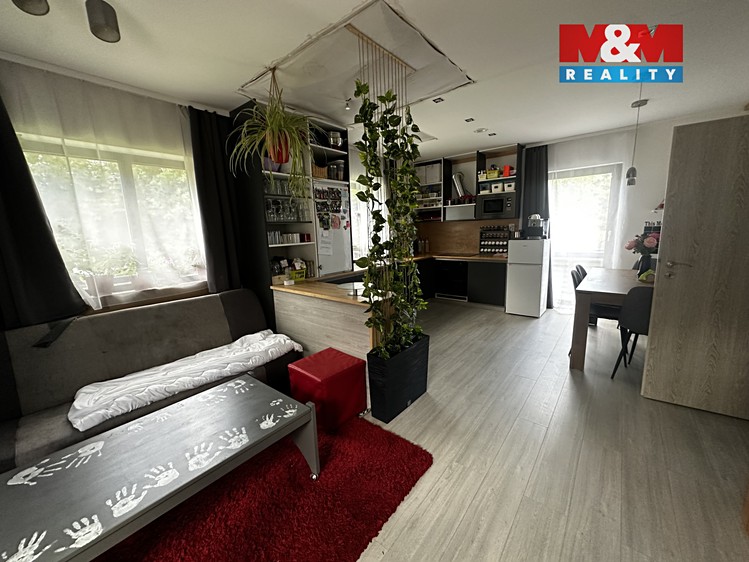 Prodej rodinného domu 110 m², pozemek 801 m² - foto 2