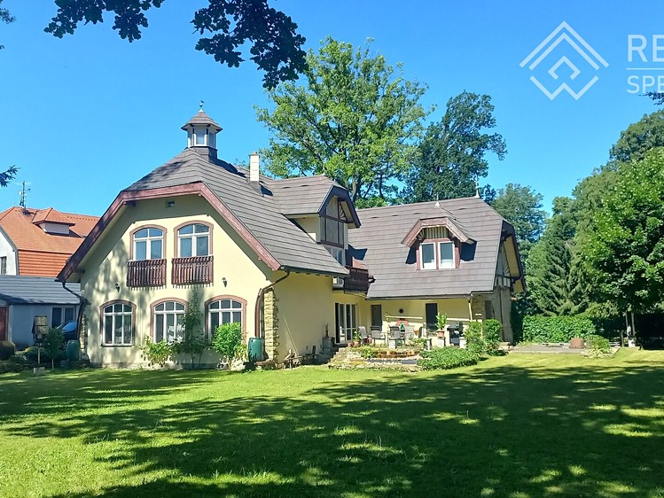 Prodej rodinného domu 460 m², pozemek 2 899 m² - foto 2