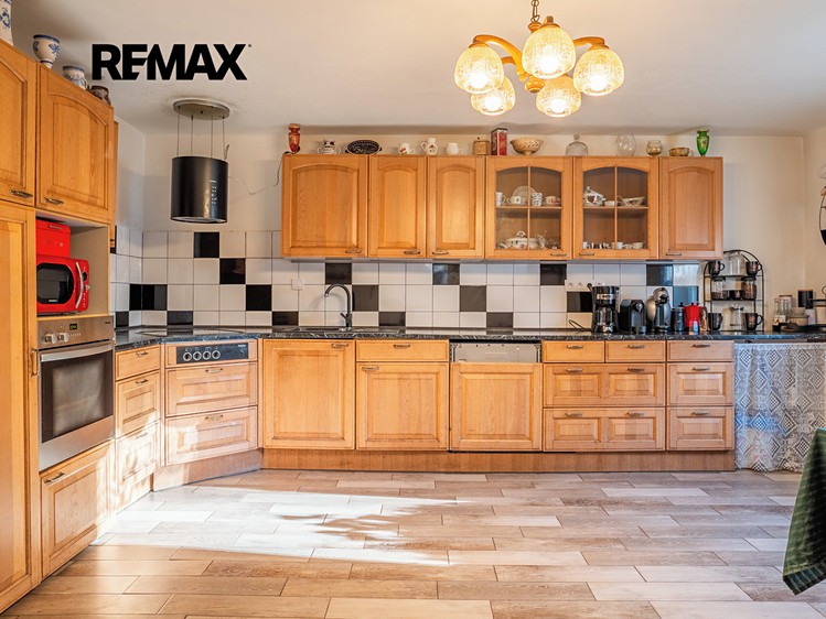 Prodej rodinného domu 215 m², pozemek 2 189 m² - foto 4