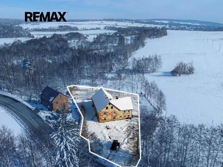 Prodej rodinného domu 215 m², pozemek 2 189 m² - foto 1