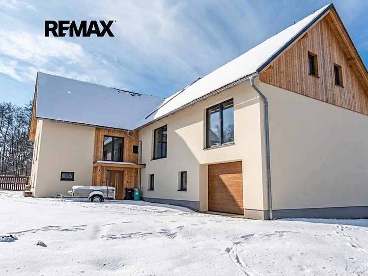 Prodej rodinného domu 215 m², pozemek 2 189 m² - foto 8