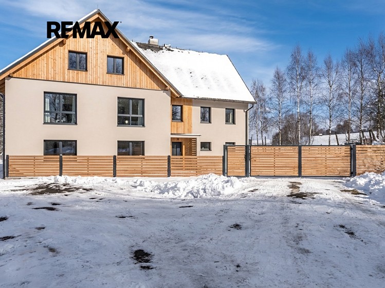Prodej rodinného domu 215 m², pozemek 2 189 m² - foto 5