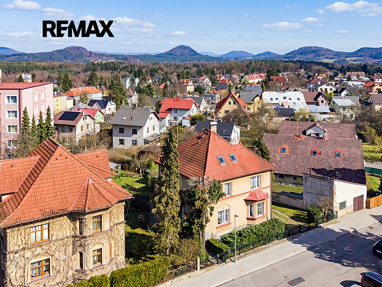Prodej rodinného domu 294 m², pozemek 813 m² - foto 3
