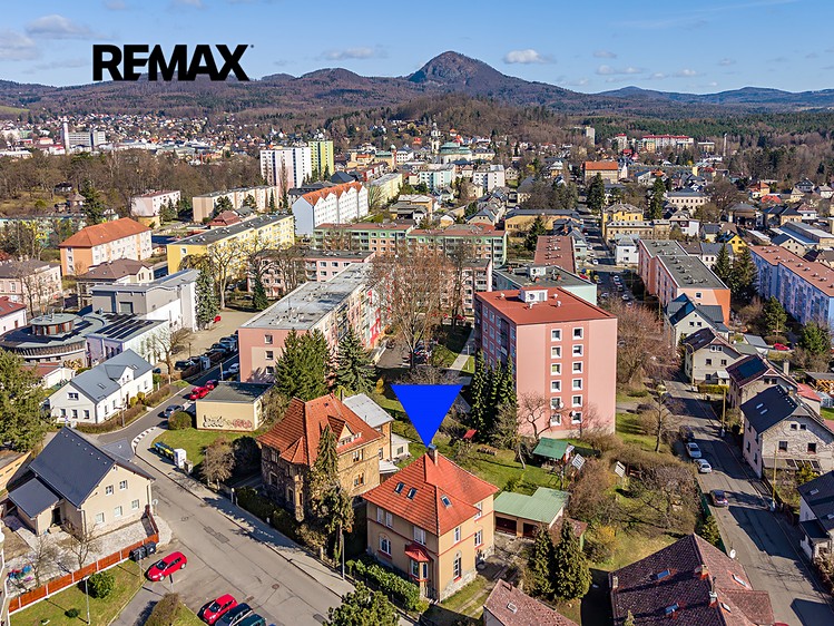 Prodej rodinného domu 294 m², pozemek 813 m² - foto 2