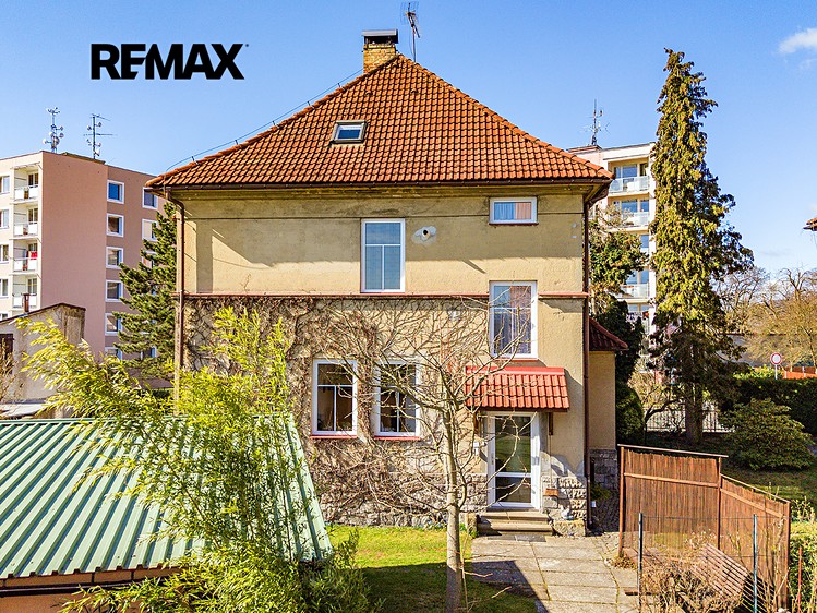 Prodej rodinného domu 294 m², pozemek 813 m² - foto 6