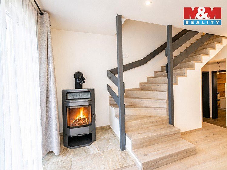 Prodej podílu 1/2  rodinného domu 163 m², pozemek 594 m² - foto 4