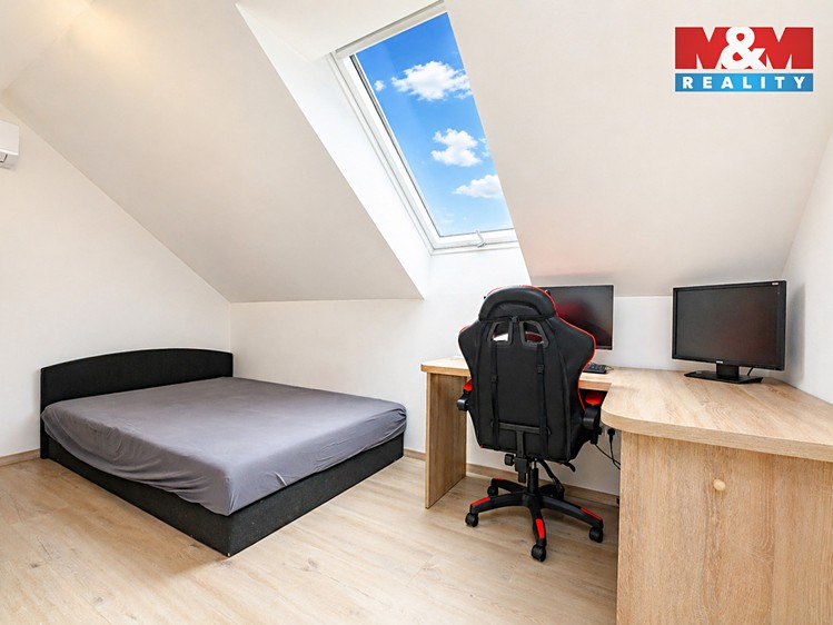 Prodej podílu 1/2  rodinného domu 163 m², pozemek 594 m² - foto 7