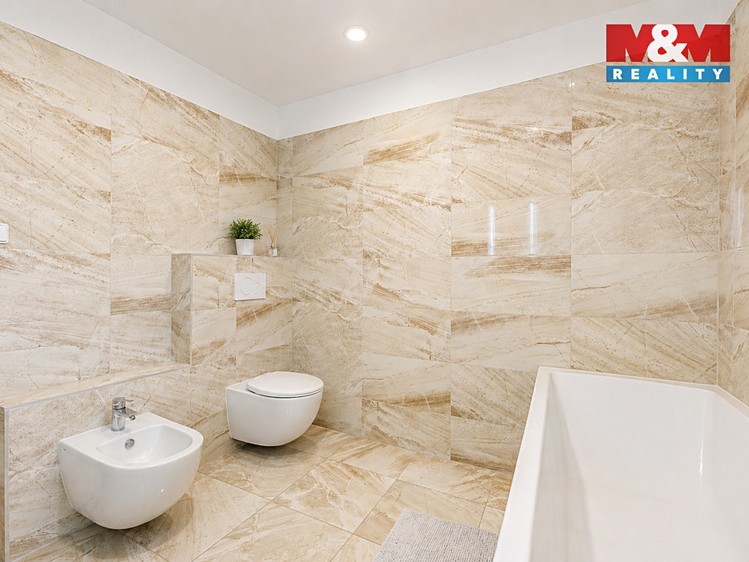 Prodej podílu 1/2  rodinného domu 163 m², pozemek 594 m² - foto 6