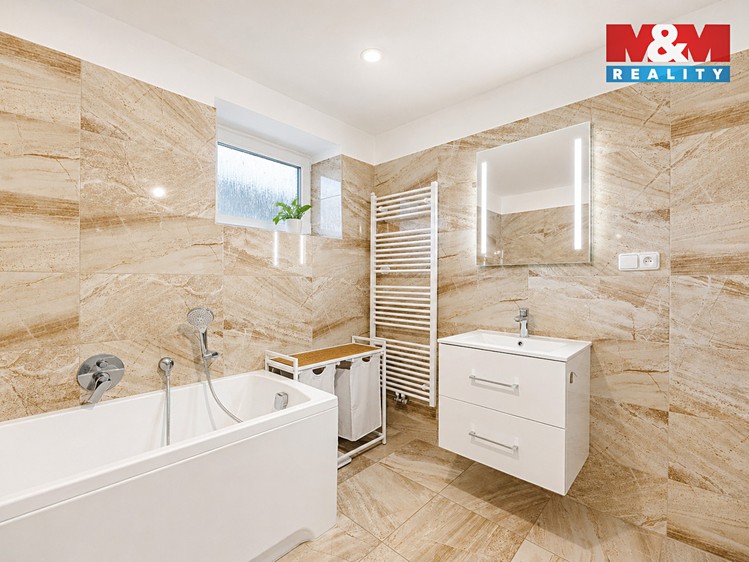 Prodej podílu 1/2  rodinného domu 163 m², pozemek 594 m² - foto 5