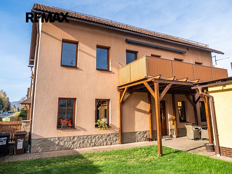 Prodej rodinného domu 298 m², pozemek 426 m² - foto 3