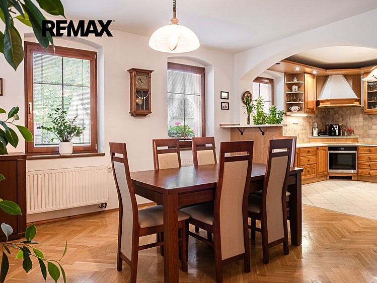 Prodej rodinného domu 298 m², pozemek 426 m² - foto 6