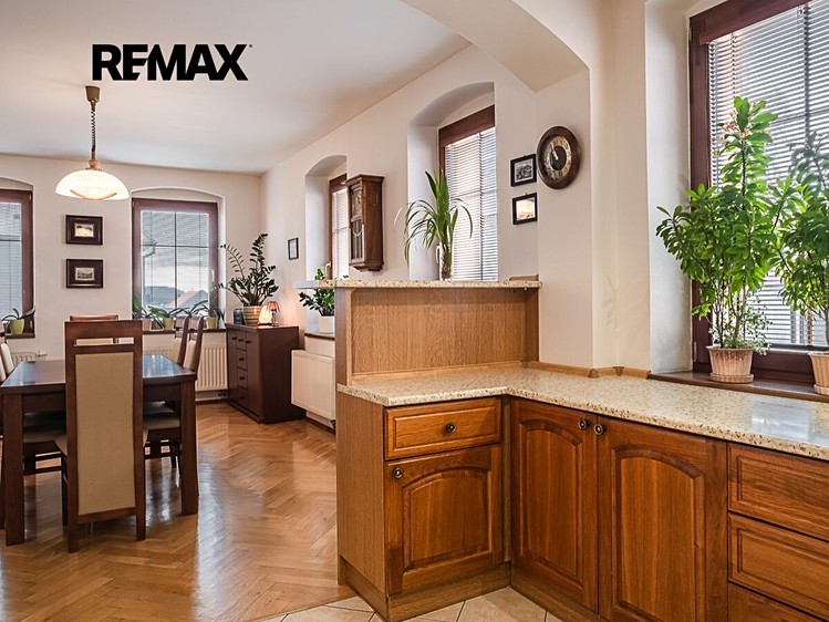 Prodej rodinného domu 298 m², pozemek 426 m² - foto 7
