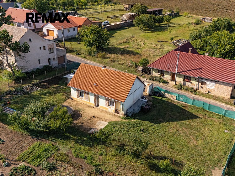 Prodej rodinného domu 80 m², pozemek 782 m² - foto 1
